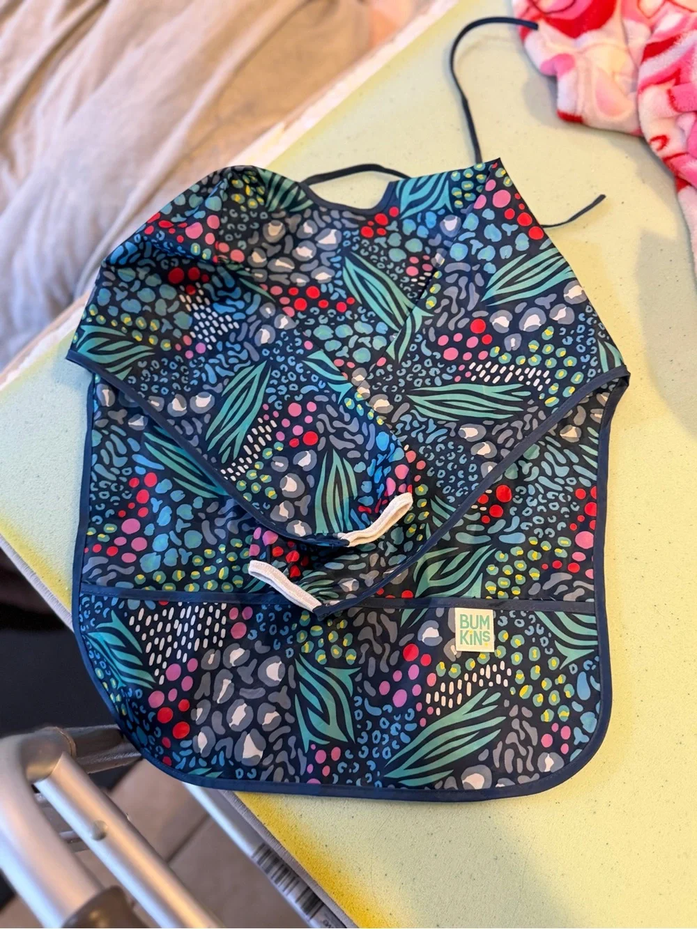 Kids Waterproof Navy Floral Long Sleeve Smock with Pockets EUC 3t/4t